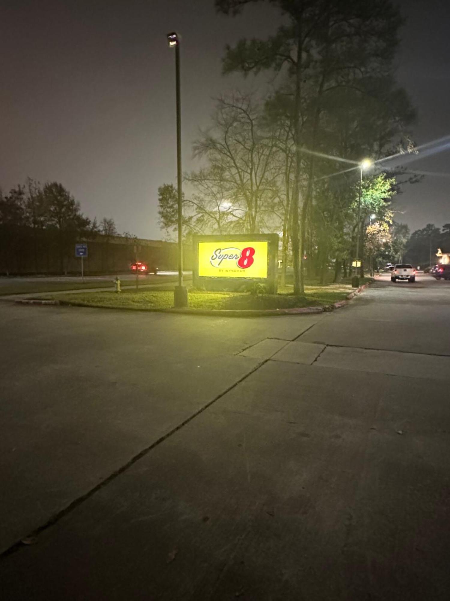 Super 8 By Wyndham The Woodlands North Hotel Exterior foto