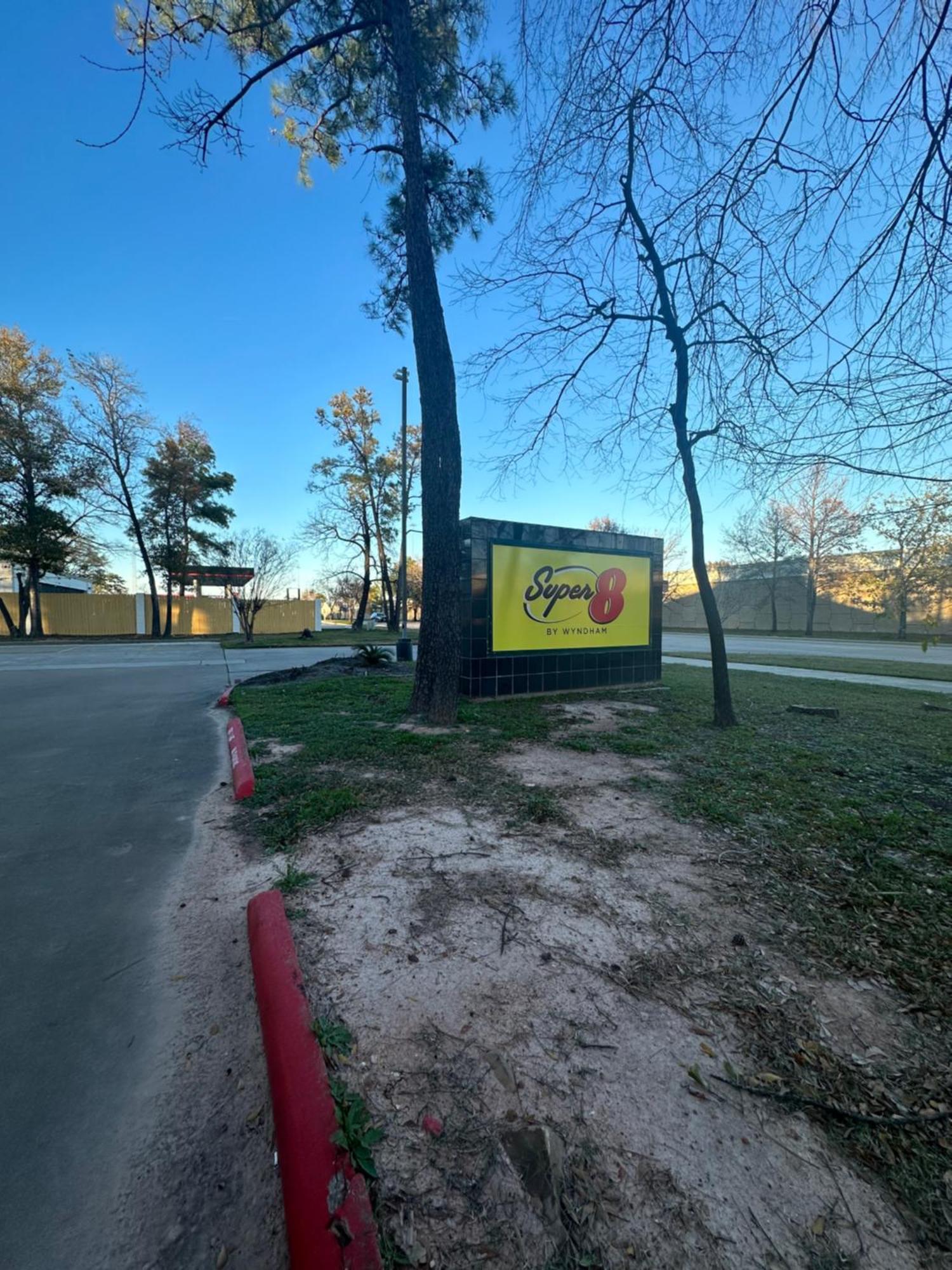 Super 8 By Wyndham The Woodlands North Hotel Exterior foto