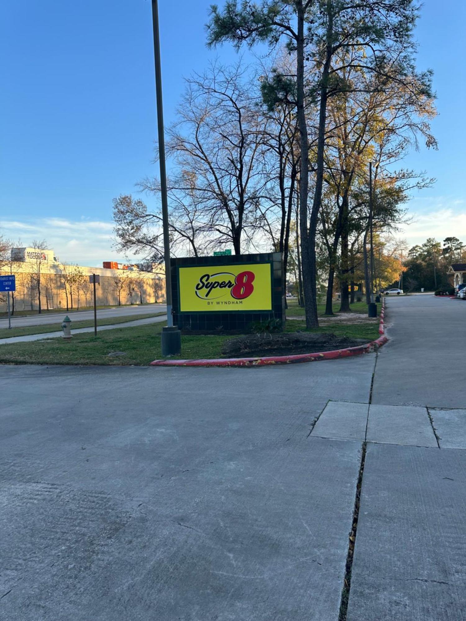 Super 8 By Wyndham The Woodlands North Hotel Exterior foto