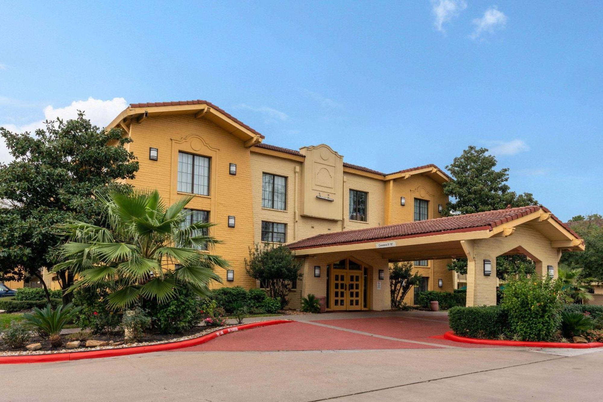 Super 8 By Wyndham The Woodlands North Hotel Exterior foto