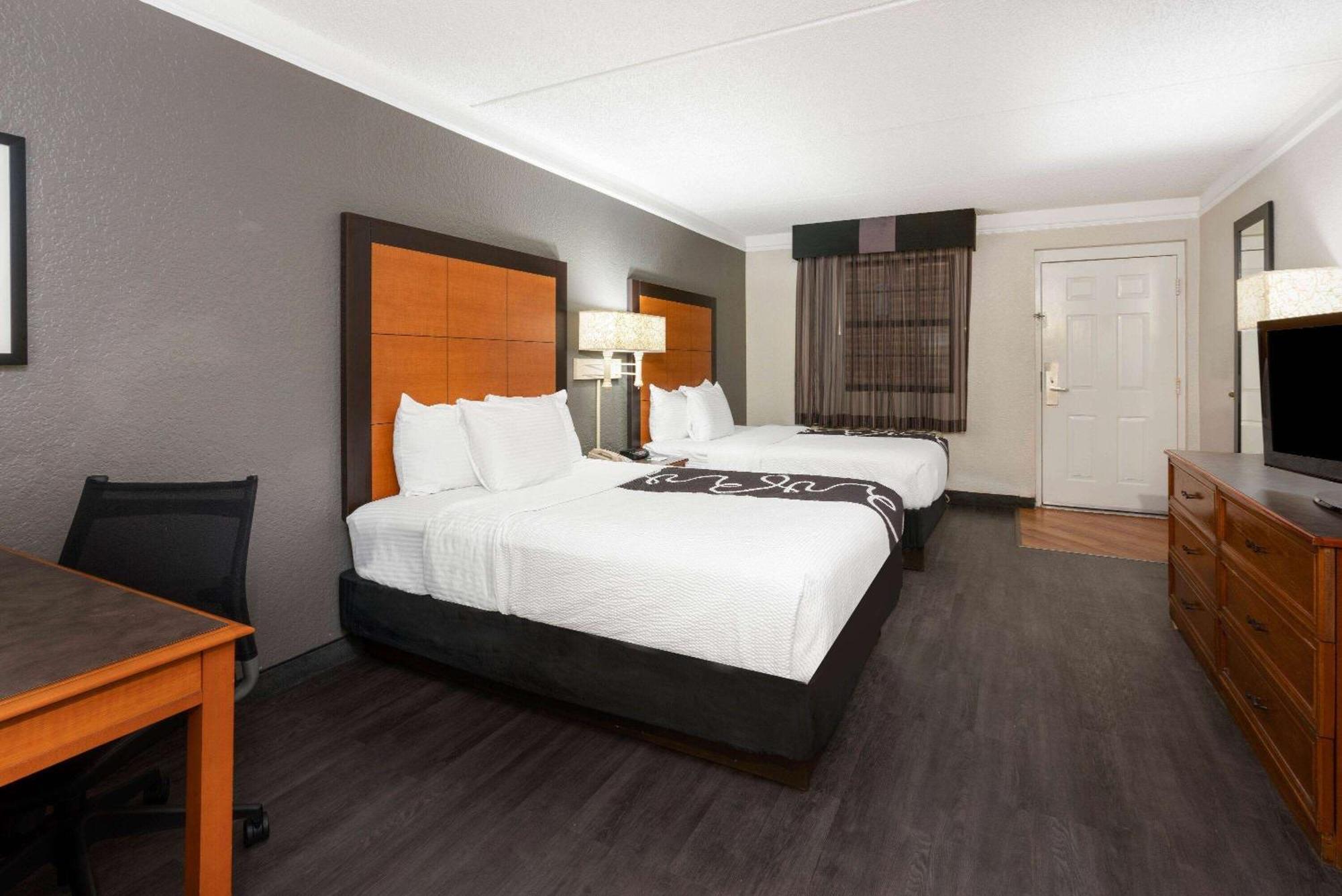 Super 8 By Wyndham The Woodlands North Hotel Exterior foto
